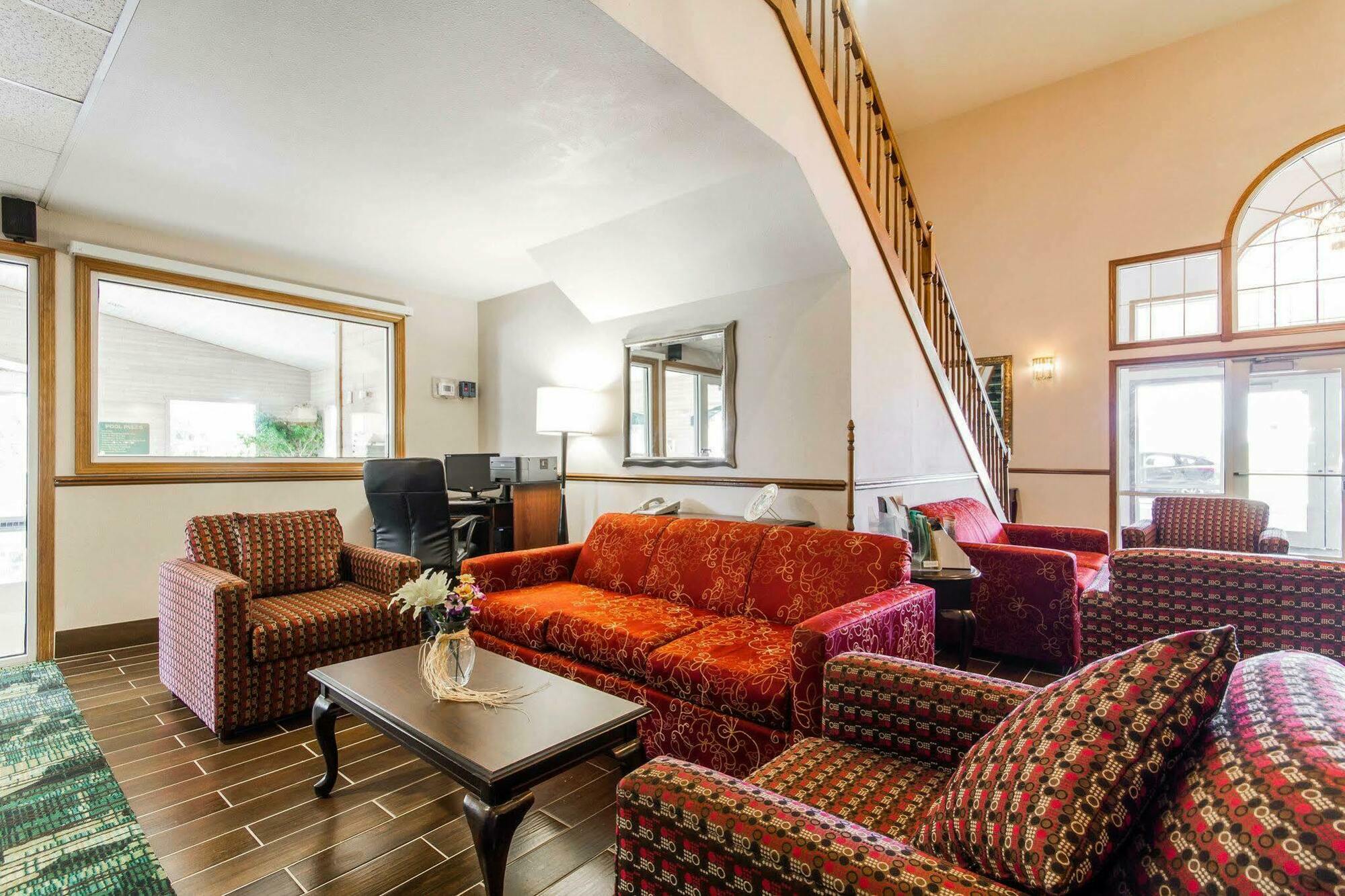 Quality Inn & Suites Stoughton - Madison South Екстериор снимка